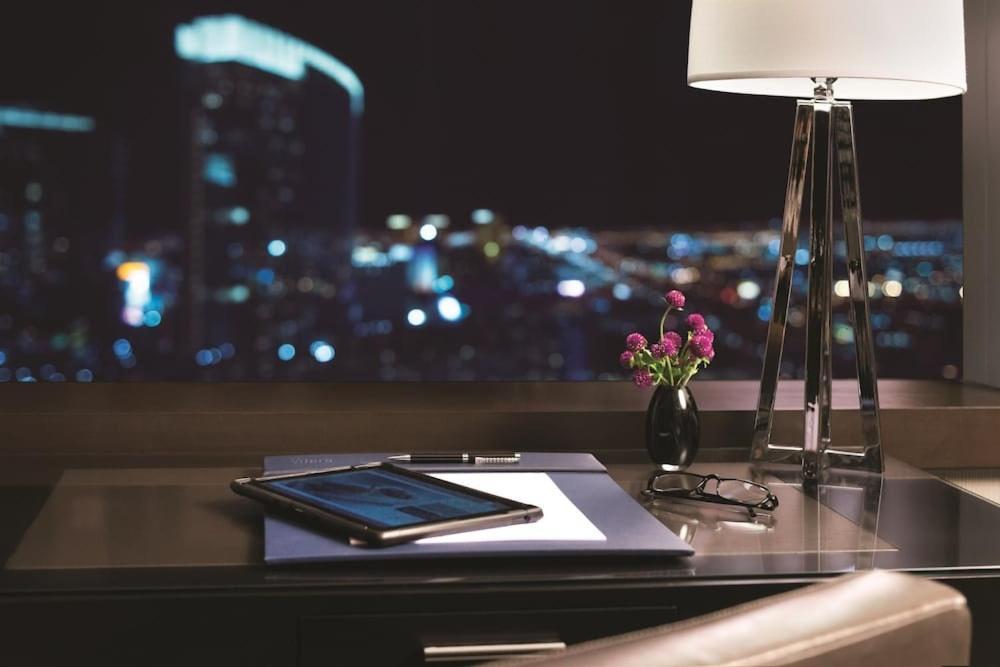 Vdara & Spa At Aria By Suiteness Hotel