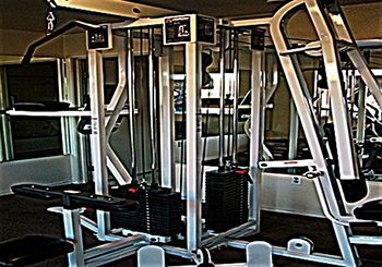 Americana 5 Inn & Suites North *