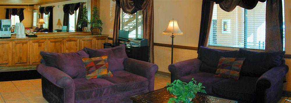 Nellis At Main Gate Hotel