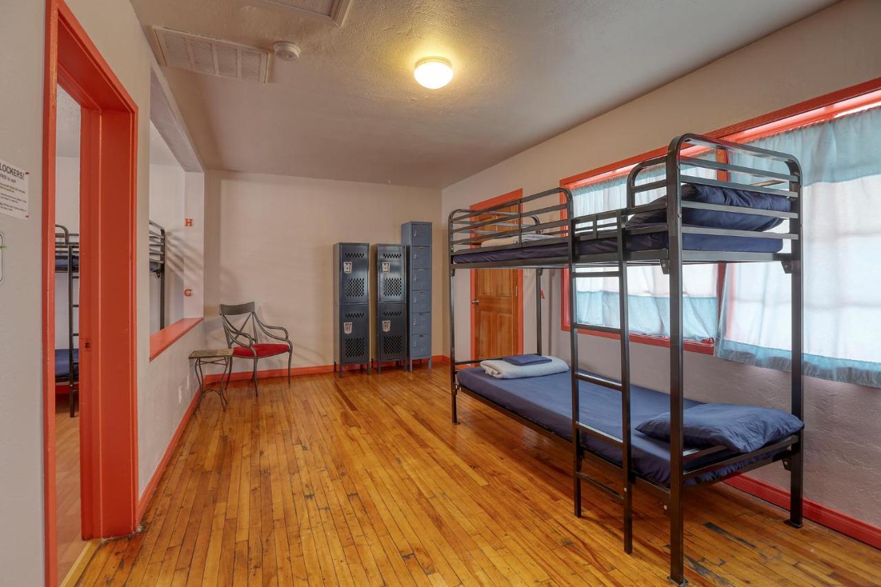 Hostel Sin *