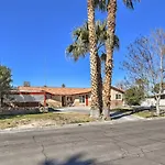 Elegant Home With Pool Table 3 Mi To Vegas Strip!