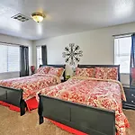 Spacious Las Vegas Home - Near Golfing And Hiking!