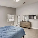 Luxurious House With A Pool, Spa, And Patio, Sleeps 6 Comfortably