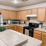 3 Bedroom 15Min To Strip/Fremont St Exp Fast Wifi