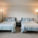 3 Bedroom 15Min To Strip/Fremont St Exp Fast Wifi