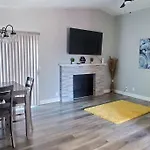 Beautiful Home W/ Red Door, Close To Strip/Stadium