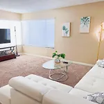 Perfect 4 Bedroom Home 10 Mins To The Strip