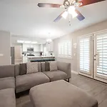 Brilliant 4 Bedroom House With Pool!