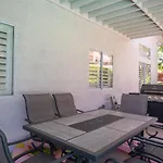 Brilliant 4 Bedroom House With Pool!