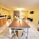 7beds 3bath jacuzzi entire home