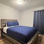 3 Bedroom W Swimming Pool And Billiards Table