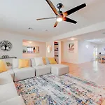 Orange Blossom 8 Bds+Casita+Pool