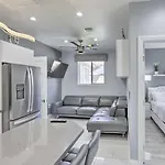 Modern Las Vegas Home With Patio 10 Mi To The Strip