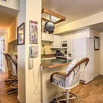 On The Strip - Classic Comfort - 2 Bedroom Condo