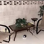 Guest House , 5 Min Away From Las Airport.