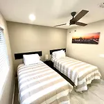 Luxury Home By Strip Pool And Spa With Minivan
