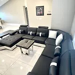 Luxury Home By Strip Pool And Spa With Minivan