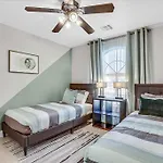 Gorgeous And Spacious Home!