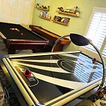 Buddha Gem, Central 6 Bed Room Luxury Home With Pool Hot Tub Game Room And Much More