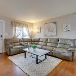 Pet-Friendly Las Vegas Home Shared Pool And Hot Tub