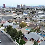 Luxury Home /Pool/Spa/Games/ 3 Mi Vegas Strip