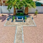 Fully Remodeled, Landscaped, King Beds, Desk Space