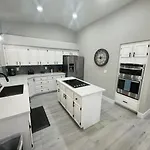Delightful 4 Bedroom House With Pool!