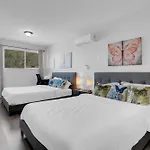 Big Group, Remodeled, Landscaped, King Beds, Desks