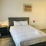 Super Comfortable And Beautiful 3 Bedrooms, 2 Baths House Renting