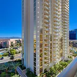 Luxe 702 Mgm Signature With Balcony