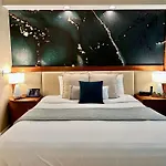 Stunning Balcony Strip View Mgm Signature * Free Valet