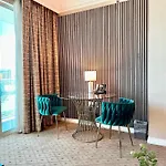 Stunning Balcony Strip View Mgm Signature * Free Valet