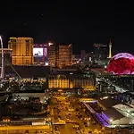Penthouse Suite With Strip View At The Signature At Mgm Grand