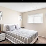 4 Bed 2 Bath Reno With Private Pool