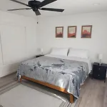 Mid-Century Rural Ranch House Minutes To The Strip