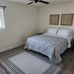 Mid-Century Rural Ranch House Minutes To The Strip