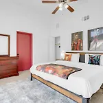 8Br 5Ba Superhero Retreat-King Beds, Bbq, Hammock, Firepit, Minigolf, Workspace