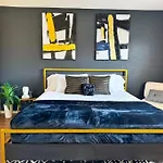 Spacious 4Br Fam Retreat King Bed Wifi And Parking