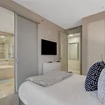 North Strip View Amazing 2 Bedroom Apartment
