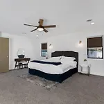 Prime Location! Hidden Oasis 4 Bedroom 10 Min To Strip