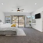 Prime Location! Hidden Oasis 4 Bedroom 10 Min To Strip
