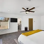 Prime Location! Hidden Oasis 4 Bedroom 10 Min To Strip