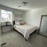 New,And Modern Home Close To The Strip