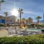 Mgm Signature-22-809 F1 Track & Strip View Studio