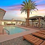 Tropicana Desert 5 Bdrm X 3 Bth King Beds Sleeps Up To 12