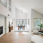 4Br Model Home W Pool And Pool Table In Henderson