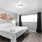 Cozy 1 Bed Sleeps 4! Near Strip Perfect Getaway!