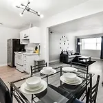 Cozy 1 Bed Sleeps 4! Near Strip Perfect Getaway!