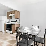 Gorgeous Two Bedroom Sleeps 6 Close To Strip