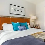 2Bd Resort Condo With Amenities And Next To Shopping Right Off The Las Vegas Strip